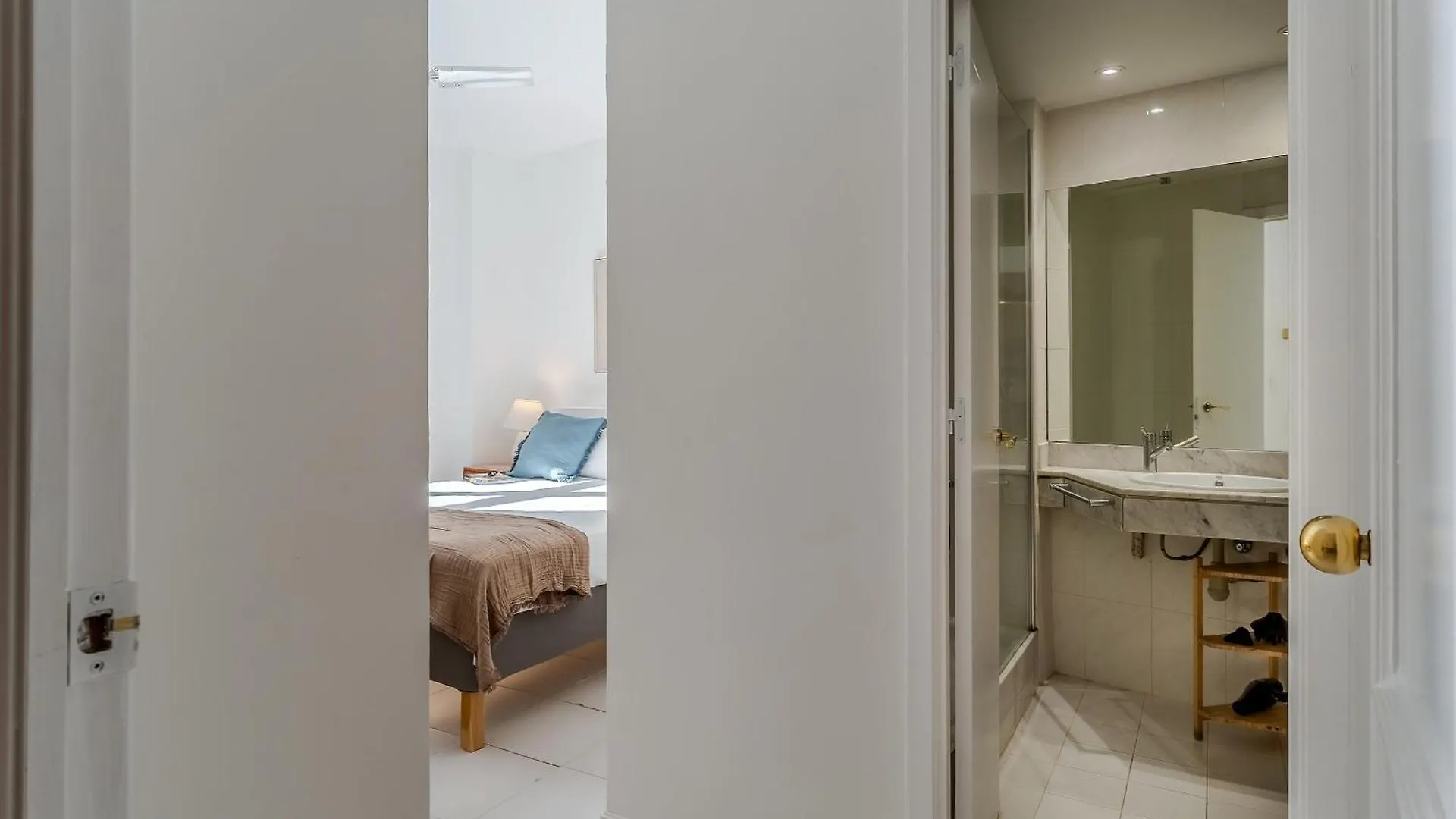Canela Homes Barcelona Ninot Apartment