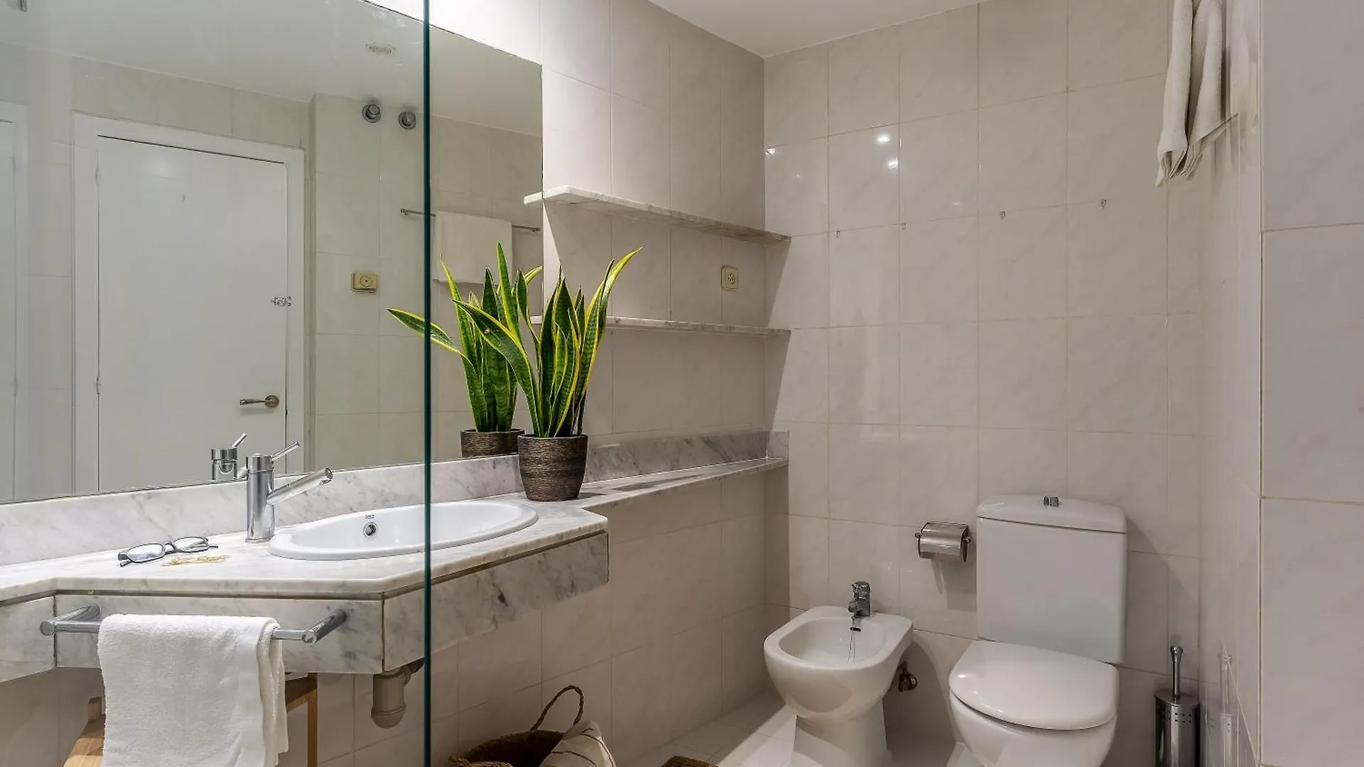 Canela Homes Barcelona Ninot 0*,  Spain