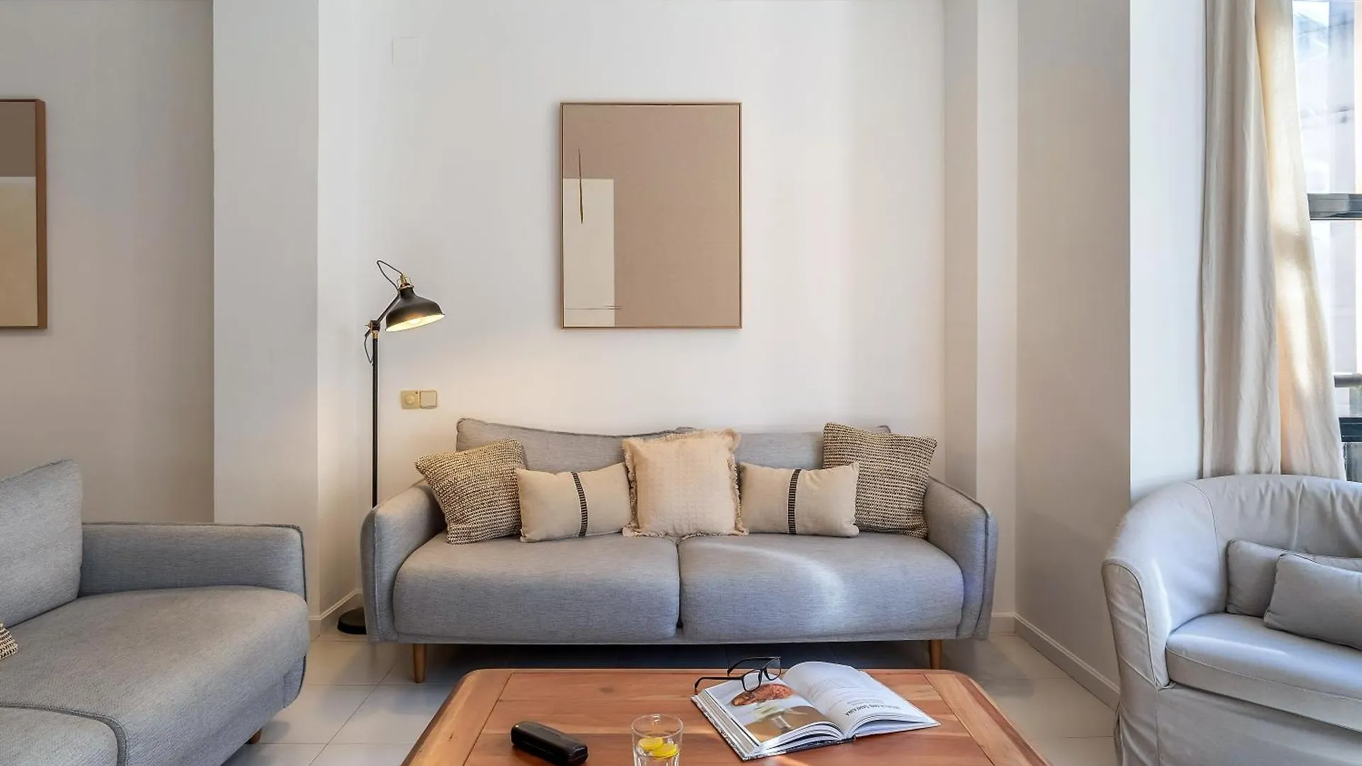 Canela Homes Barcelona Ninot Apartment