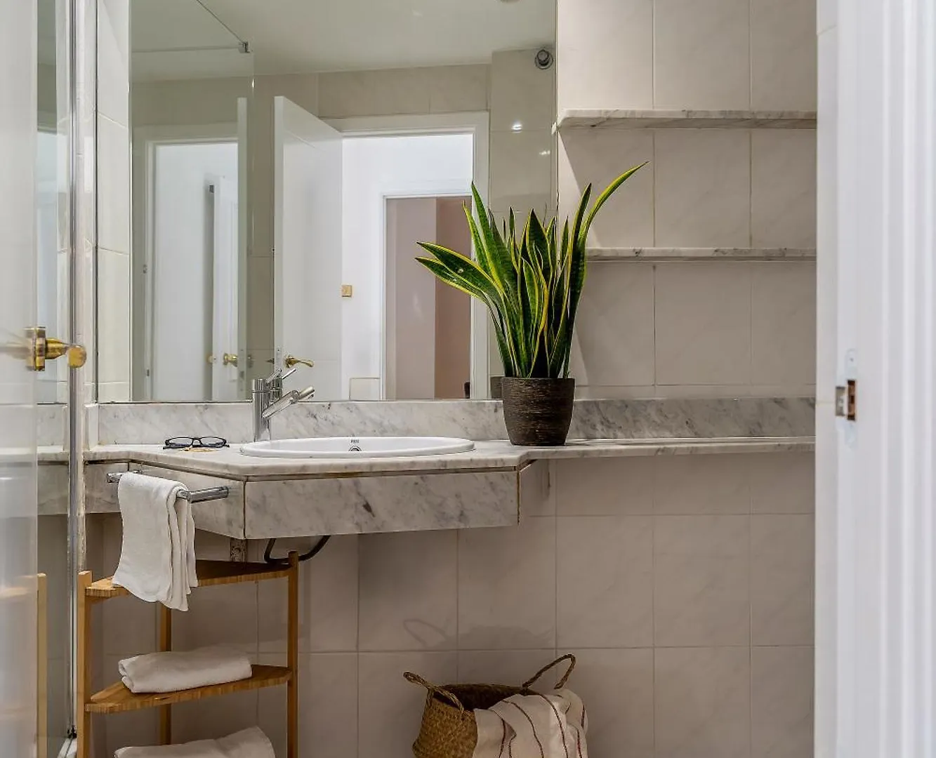 Canela Homes Barcelona Ninot Spain